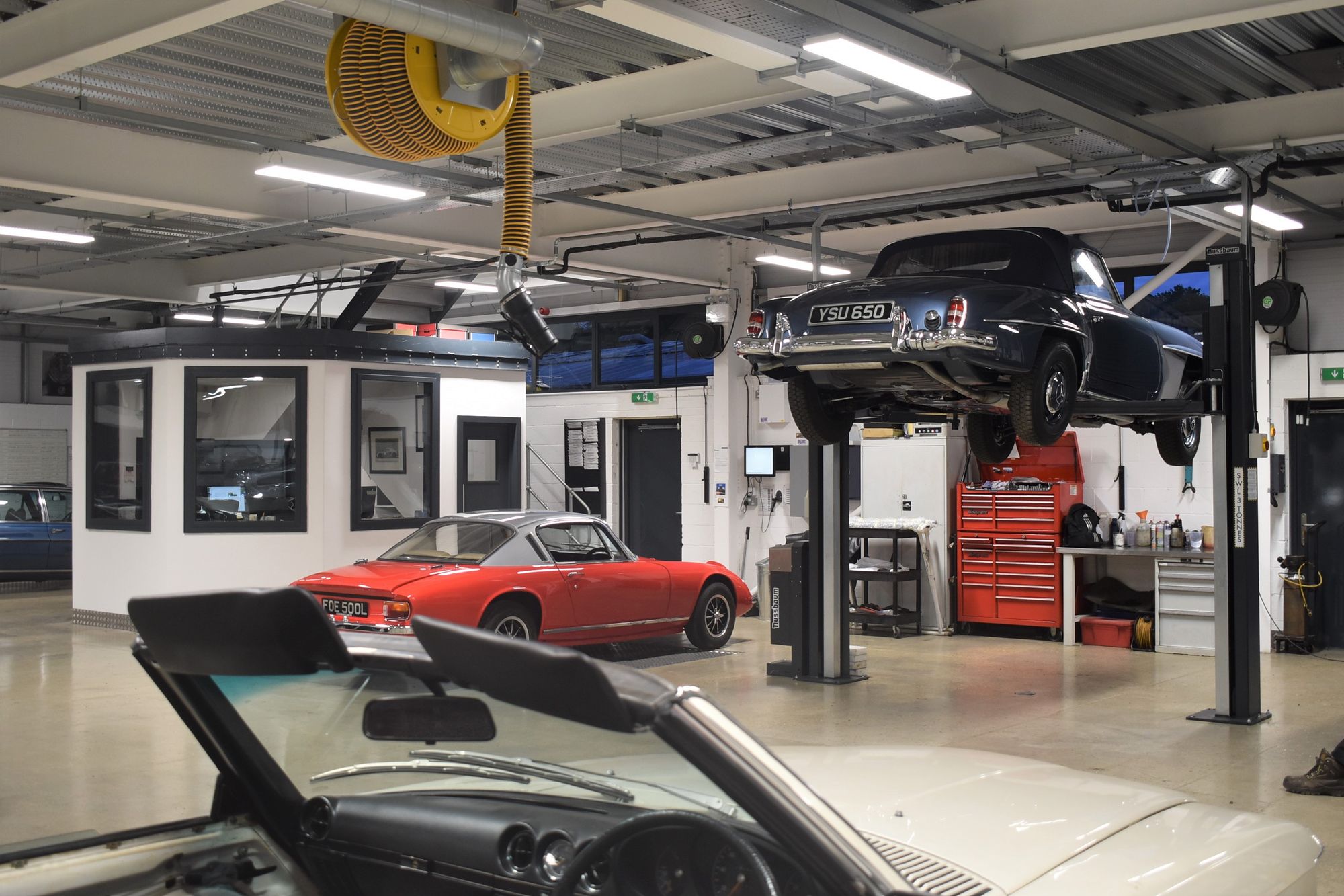 The Mercedes-Benz Owners Club visit our new workshop!