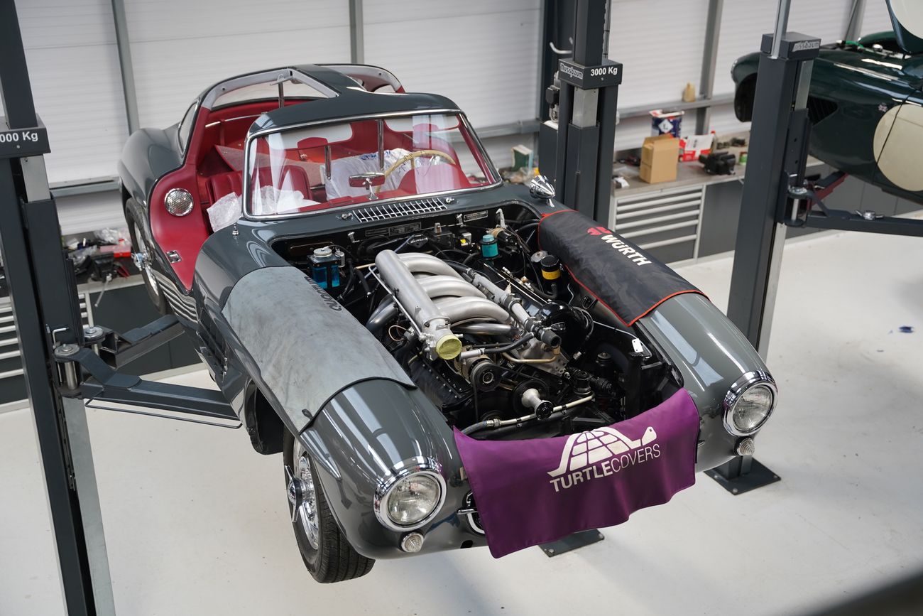 Classic Mercedes-Benz servicing at Hilton & Moss