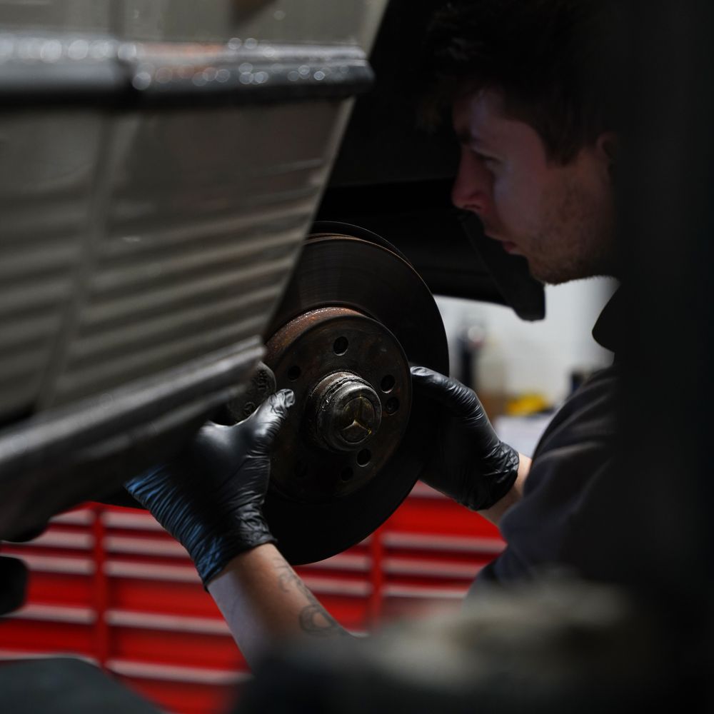 Hilton & Moss servicing for your luxury, performance or classic Classic Mercedes-Benz