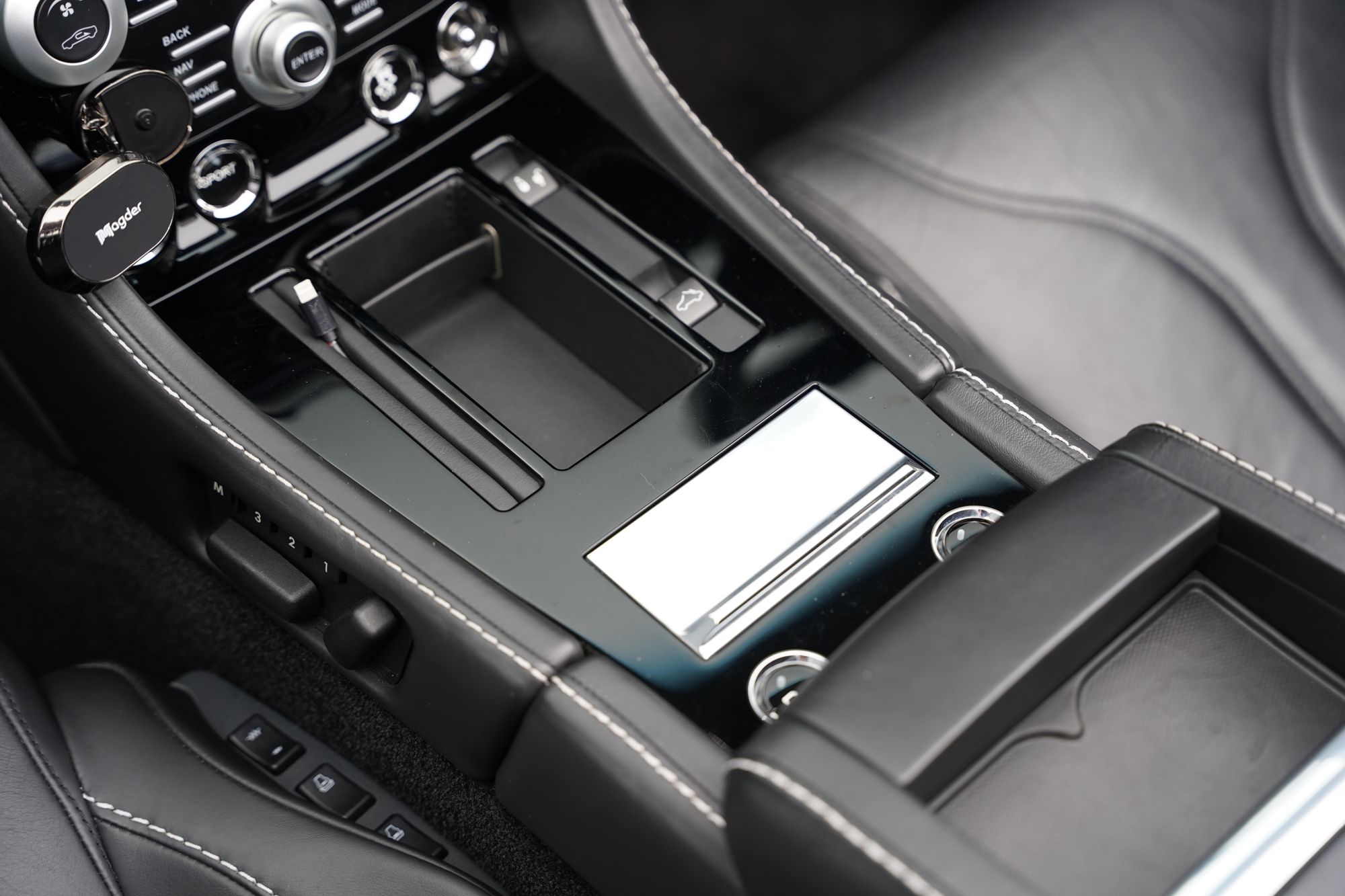 2011 Aston Martin DBS Volante