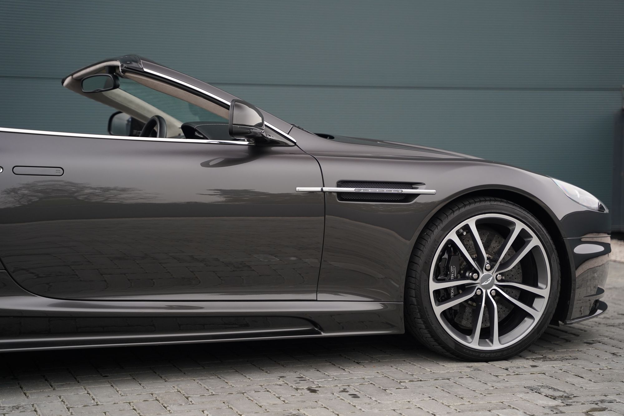 2011 Aston Martin DBS Volante