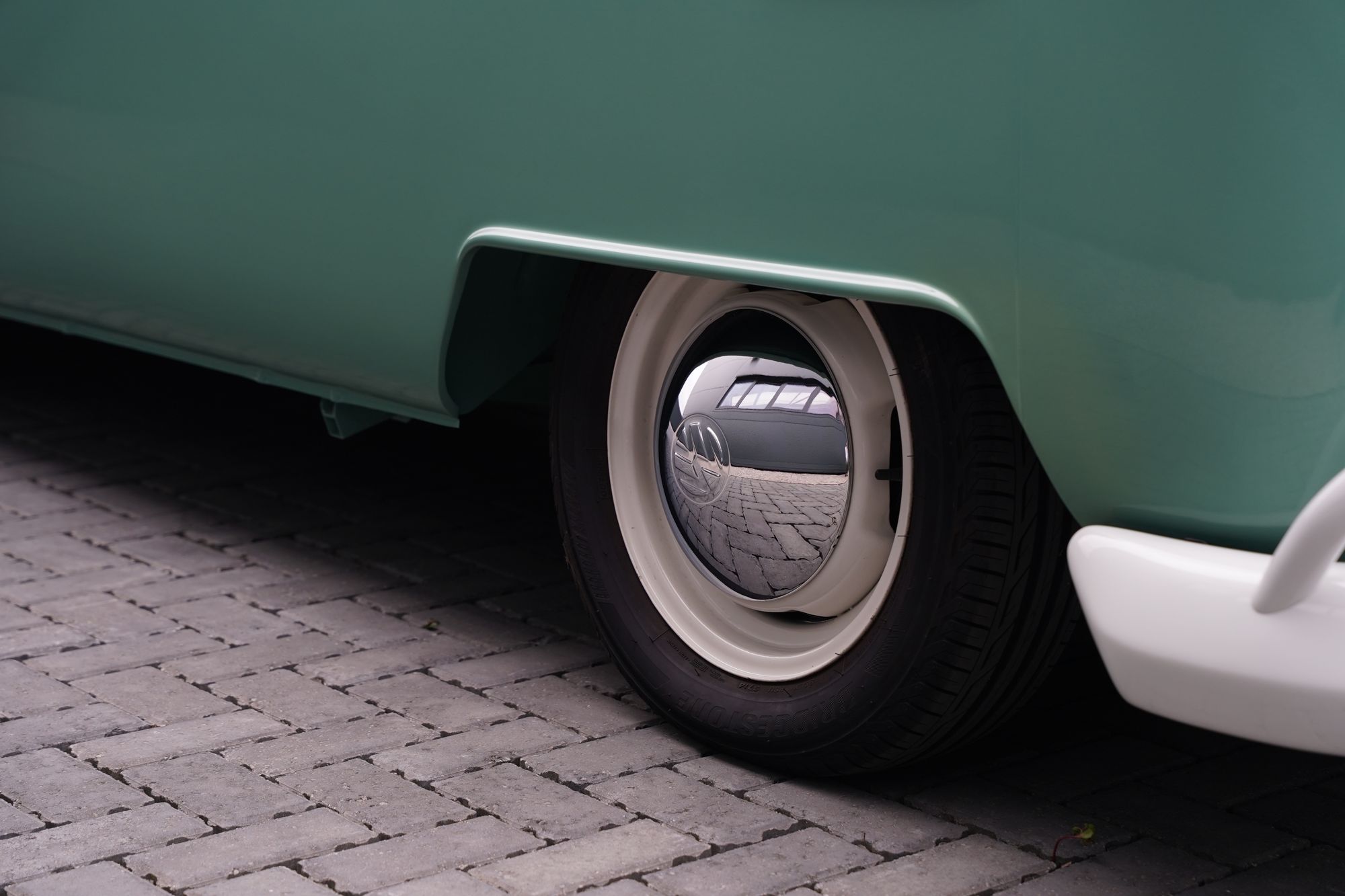 1962 Volkswagen Type 2 T1 15-Window Splitscreen Deluxe