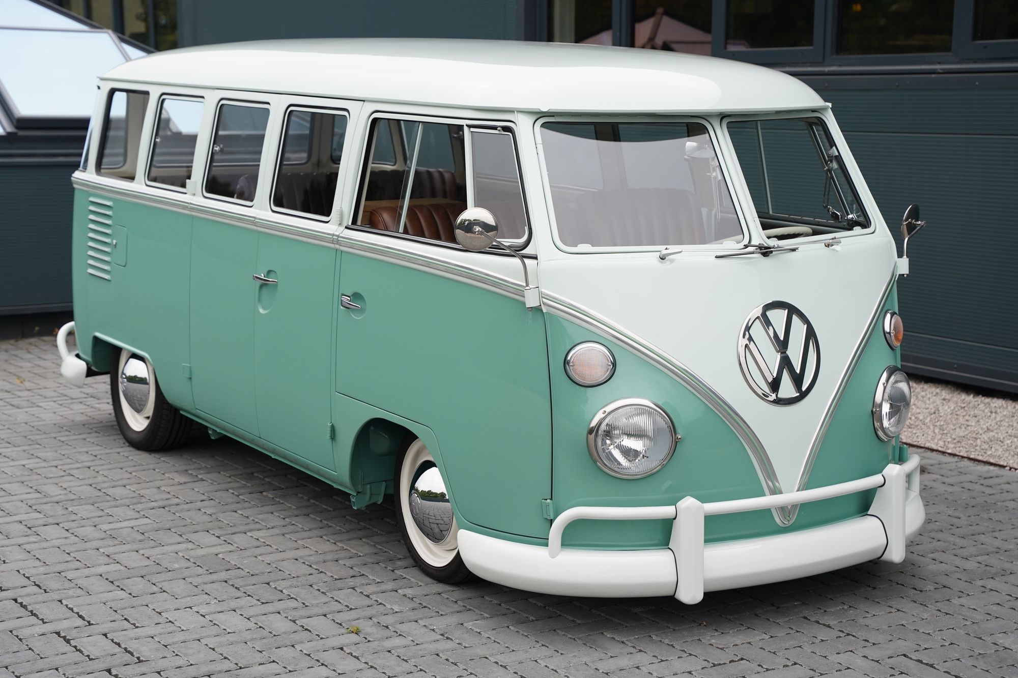 1962 Volkswagen Type 2 T1 15-Window Splitscreen Deluxe