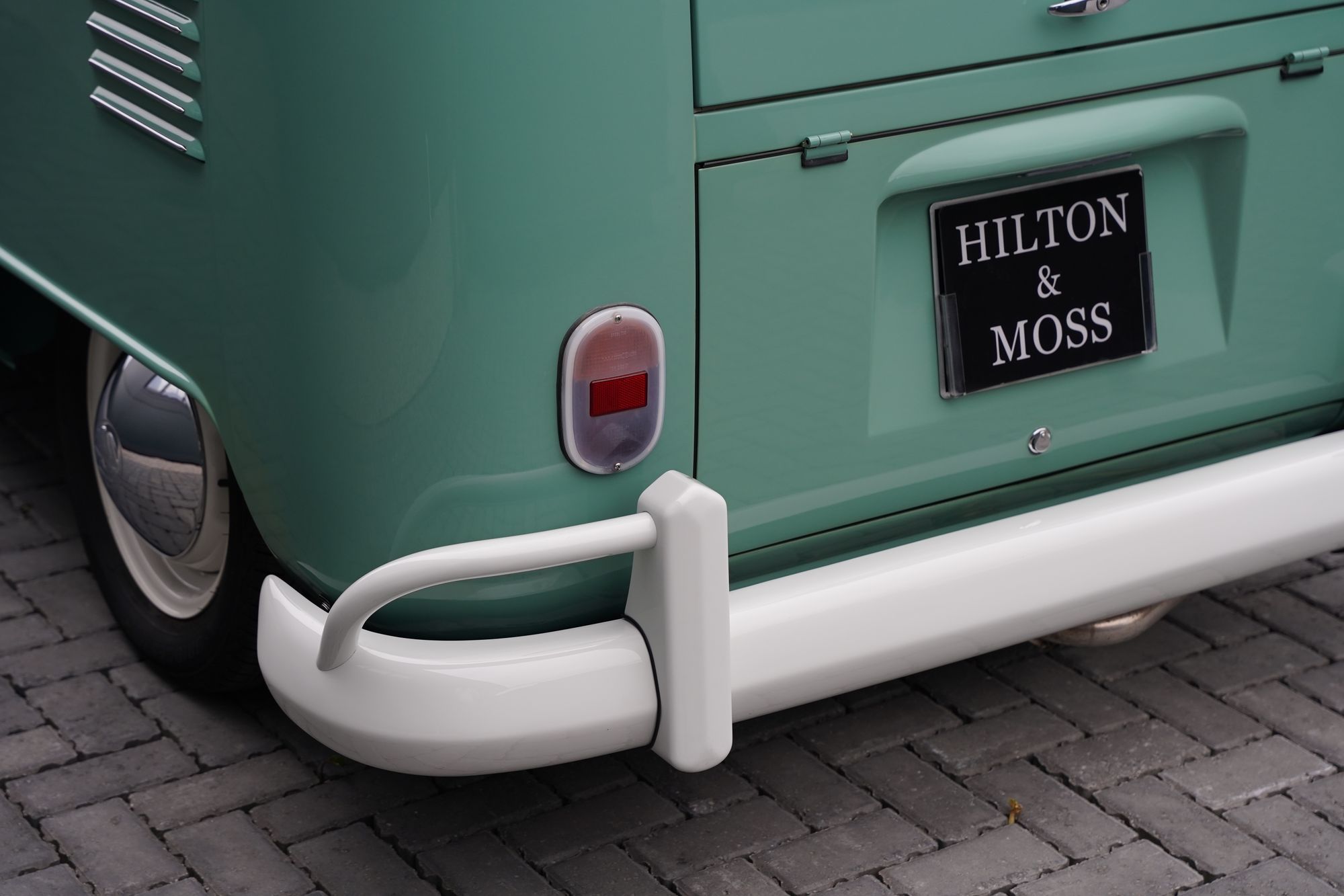 1962 Volkswagen Type 2 T1 15-Window Splitscreen Deluxe