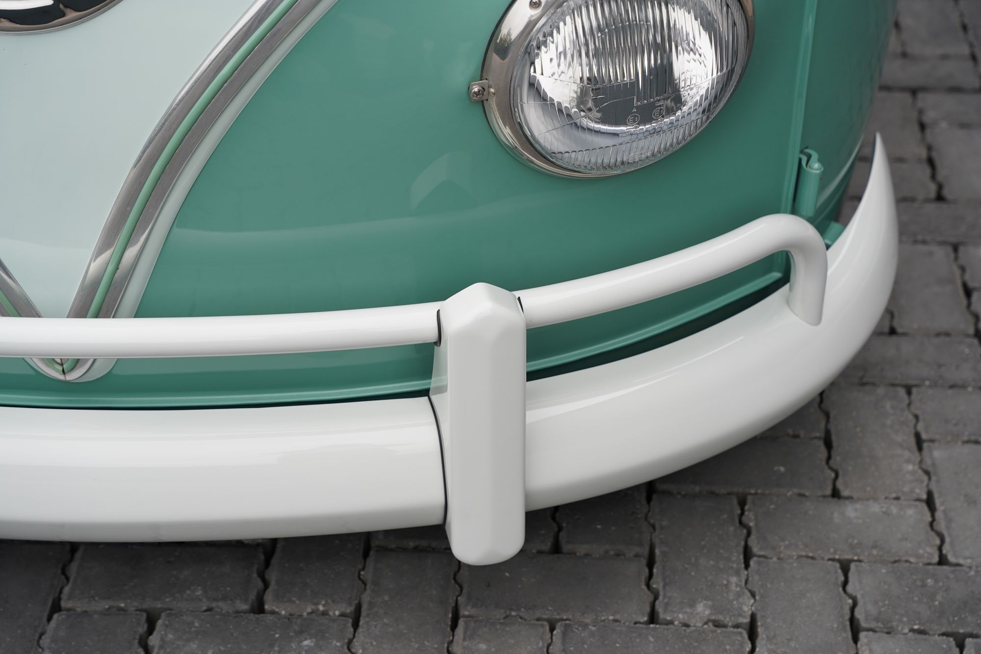 1962 Volkswagen Type 2 T1 15-Window Splitscreen Deluxe