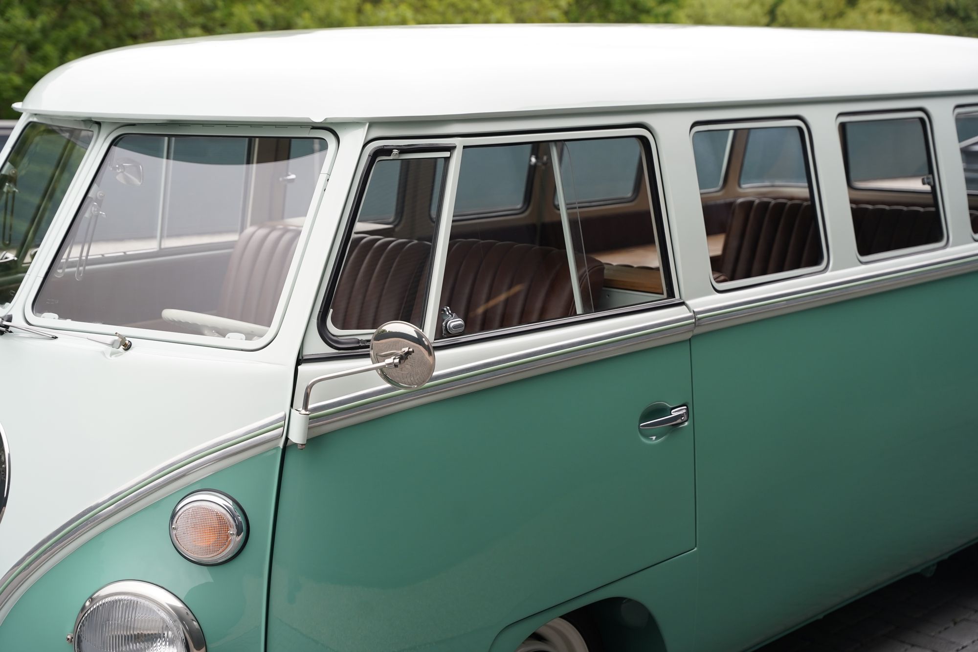 1962 Volkswagen Type 2 T1 15-Window Splitscreen Deluxe