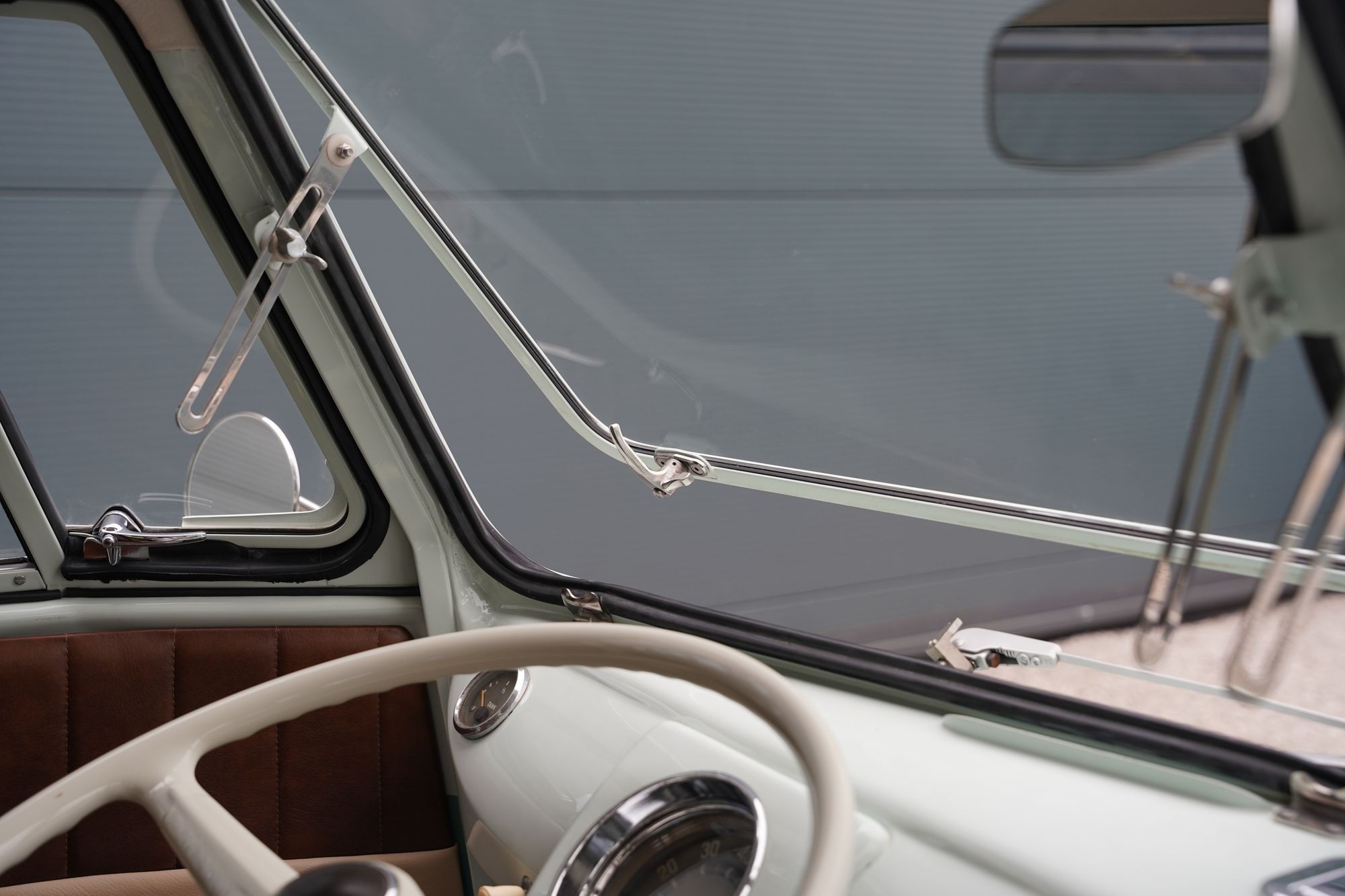 1962 Volkswagen Type 2 T1 15-Window Splitscreen Deluxe