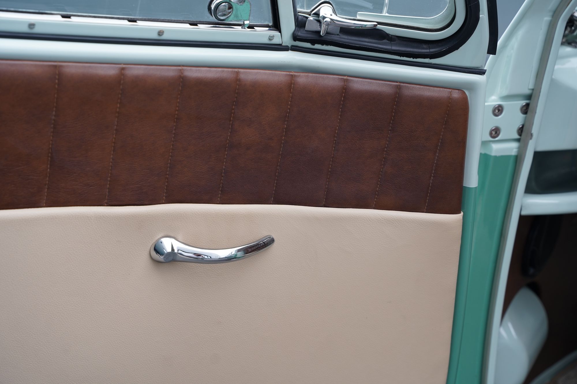 1962 Volkswagen Type 2 T1 15-Window Splitscreen Deluxe