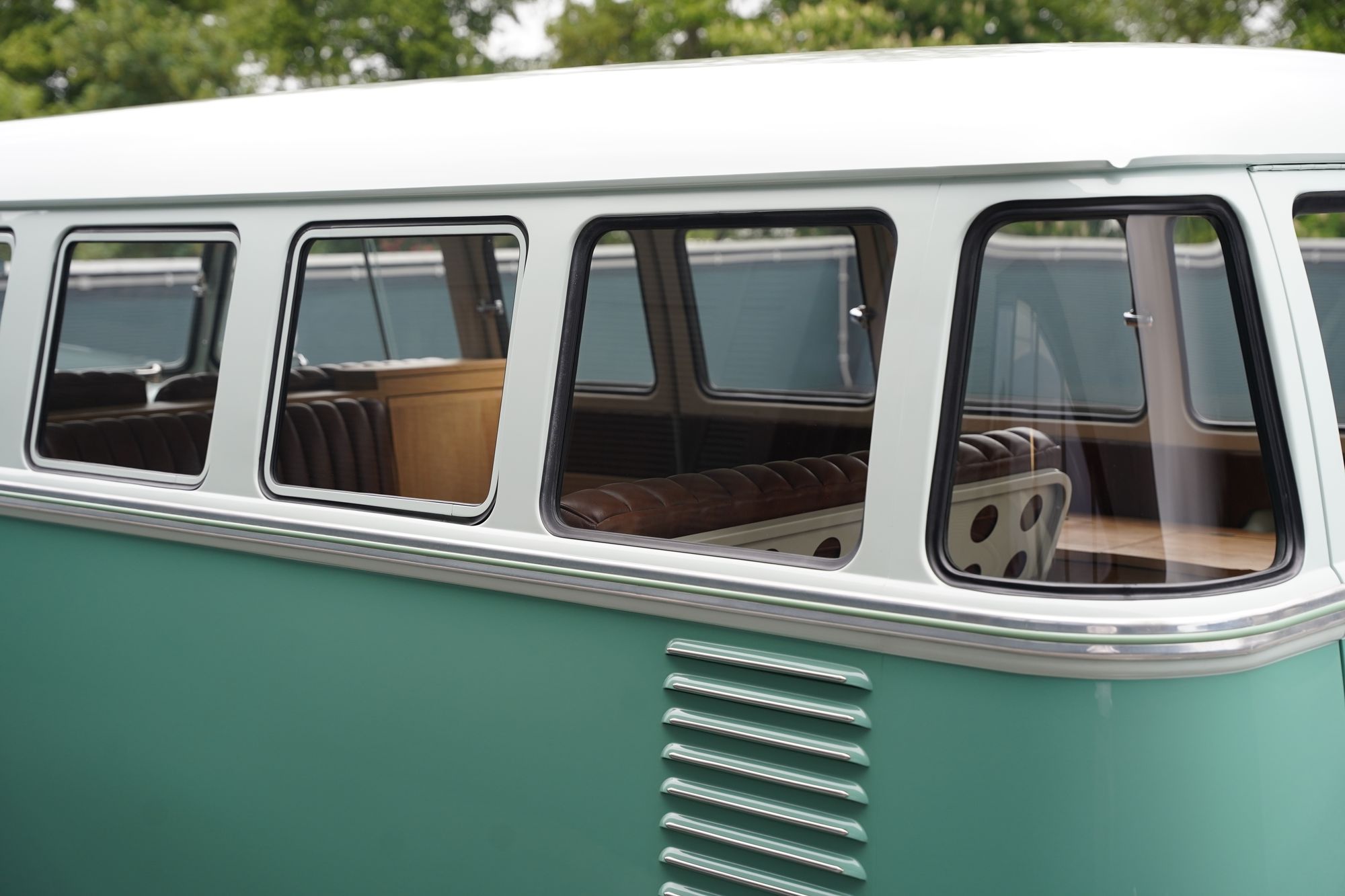 1962 Volkswagen Type 2 T1 15-Window Splitscreen Deluxe