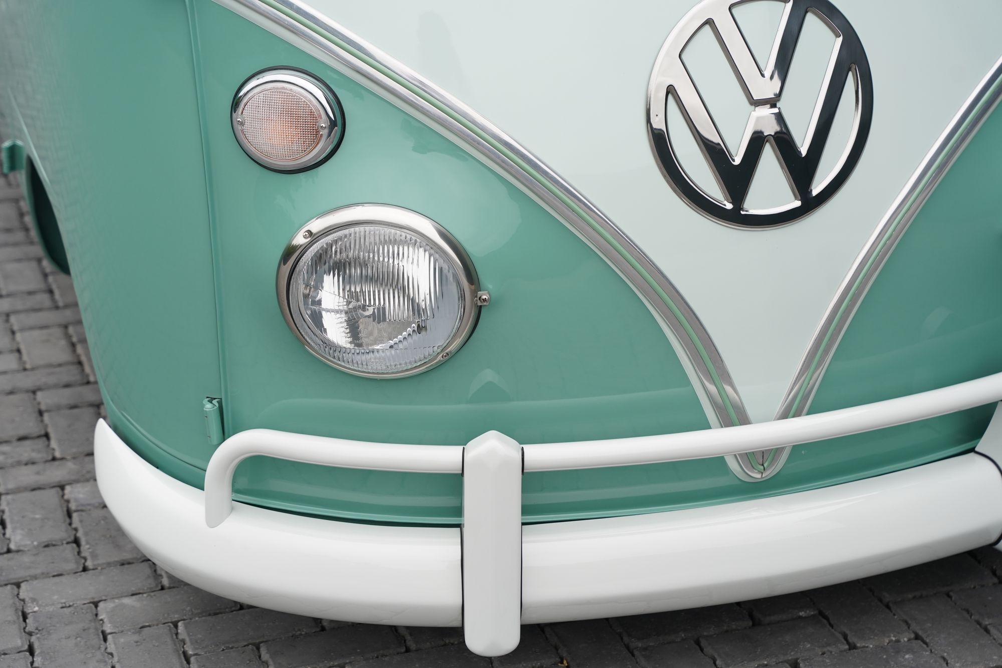 1962 Volkswagen Type 2 T1 15-Window Splitscreen Deluxe