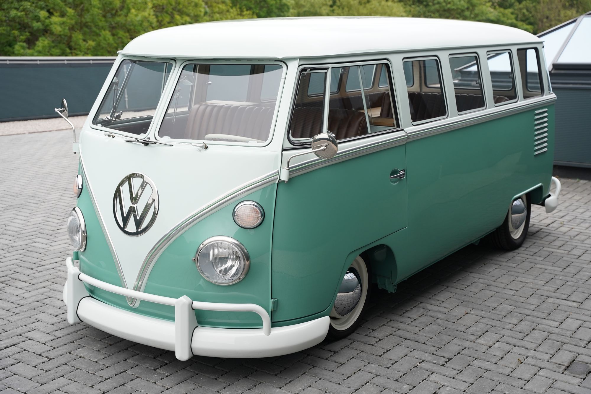 1962 Volkswagen Type 2 T1 15-Window Splitscreen Deluxe