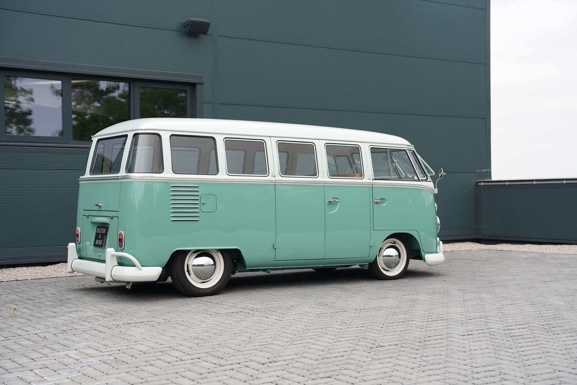 1962 Volkswagen Type 2 T1 15-Window Splitscreen Deluxe