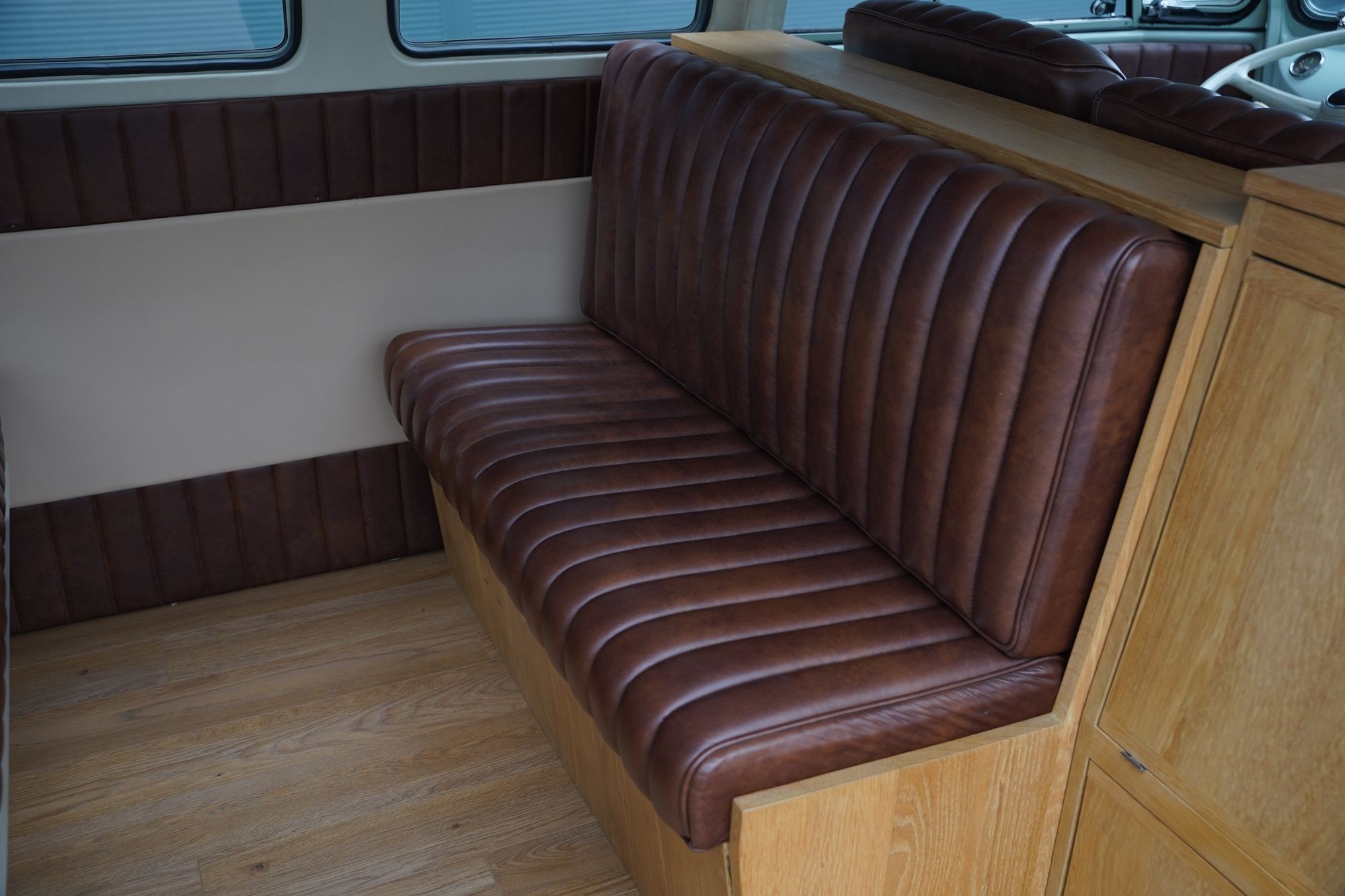 1962 Volkswagen Type 2 T1 15-Window Splitscreen Deluxe