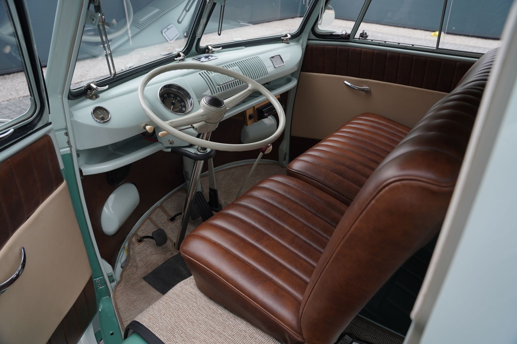 1962 Volkswagen Type 2 T1 15-Window Splitscreen Deluxe