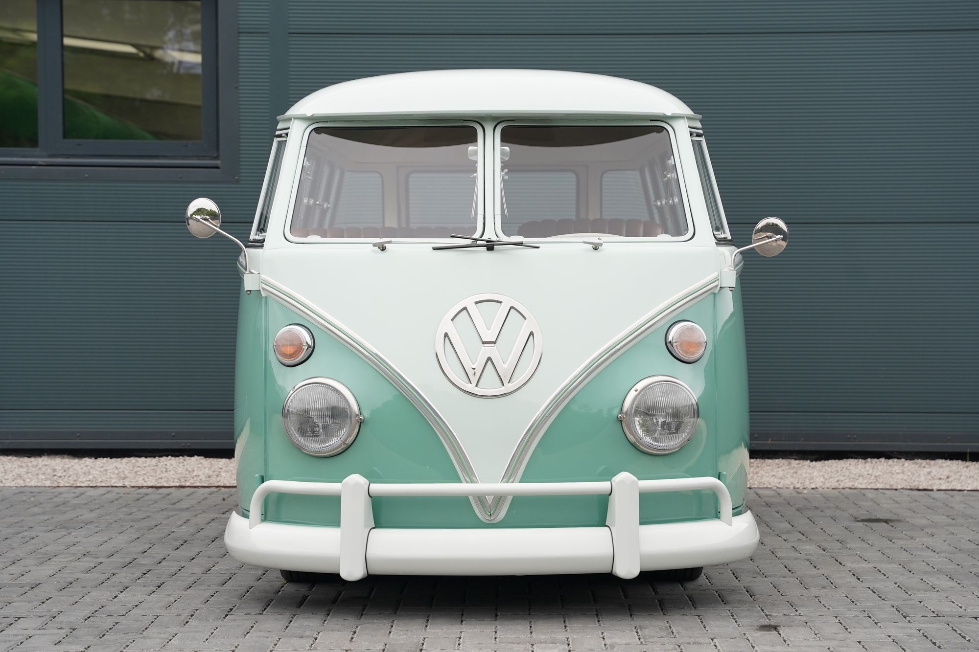 1962 Volkswagen Type 2 T1 15-Window Splitscreen Deluxe