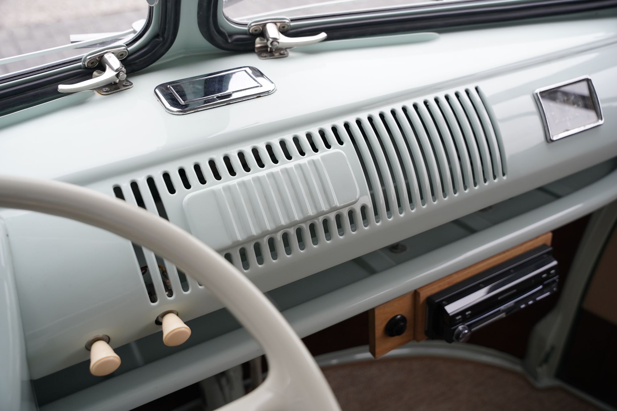 1962 Volkswagen Type 2 T1 15-Window Splitscreen Deluxe