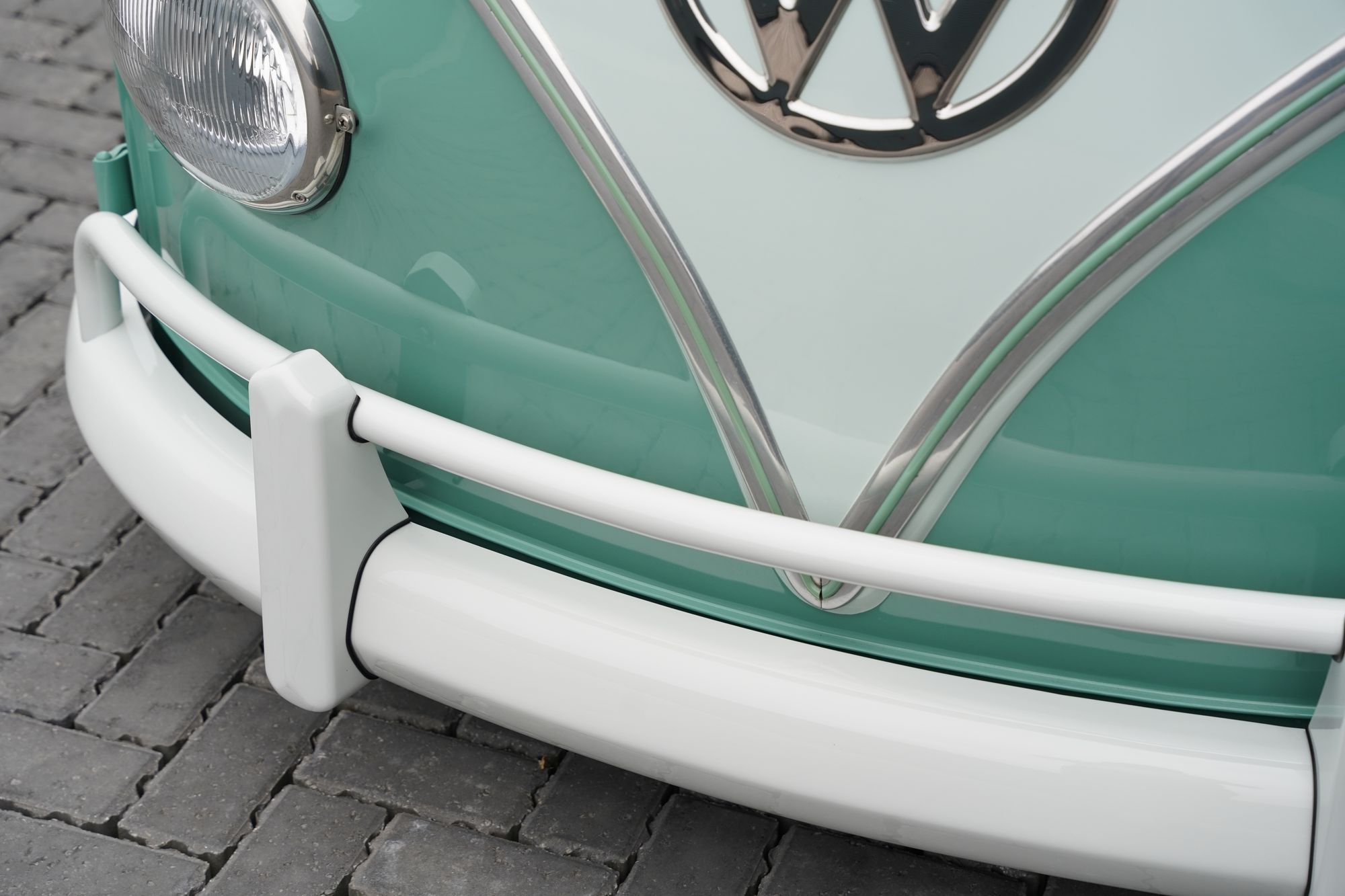 1962 Volkswagen Type 2 T1 15-Window Splitscreen Deluxe
