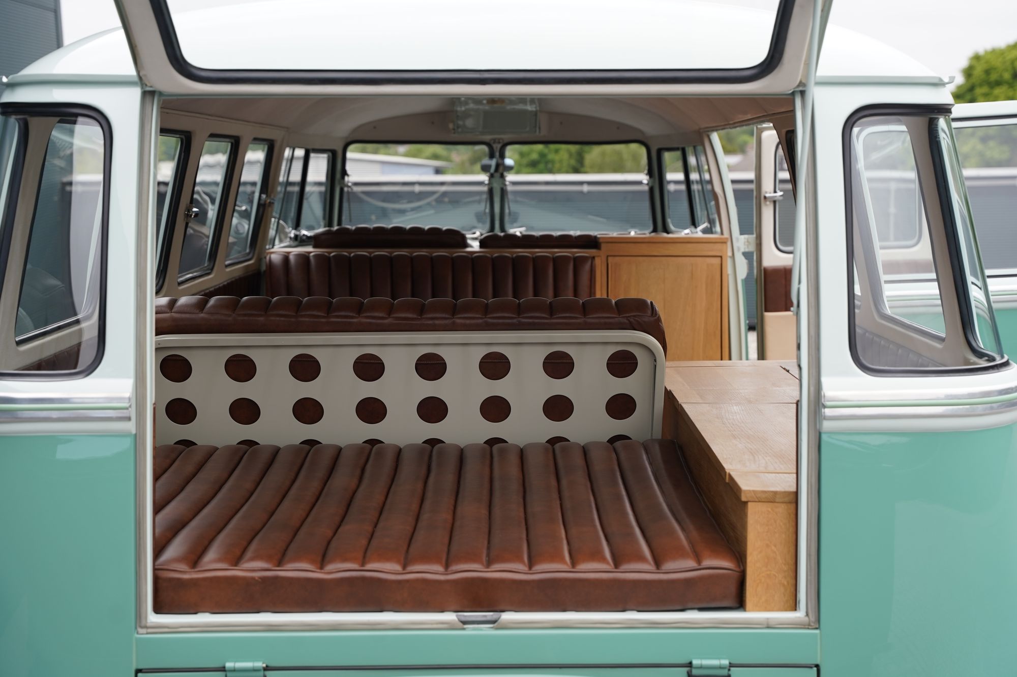 1962 Volkswagen Type 2 T1 15-Window Splitscreen Deluxe