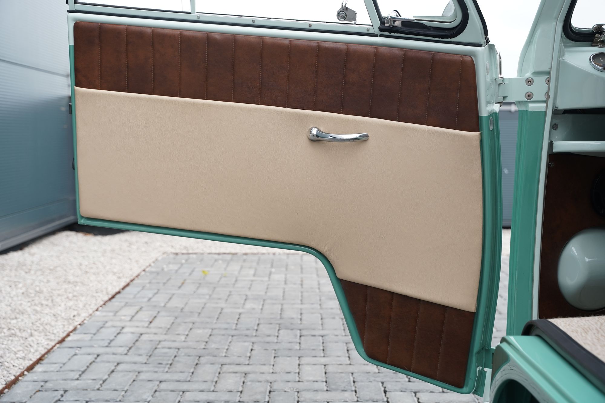 1962 Volkswagen Type 2 T1 15-Window Splitscreen Deluxe