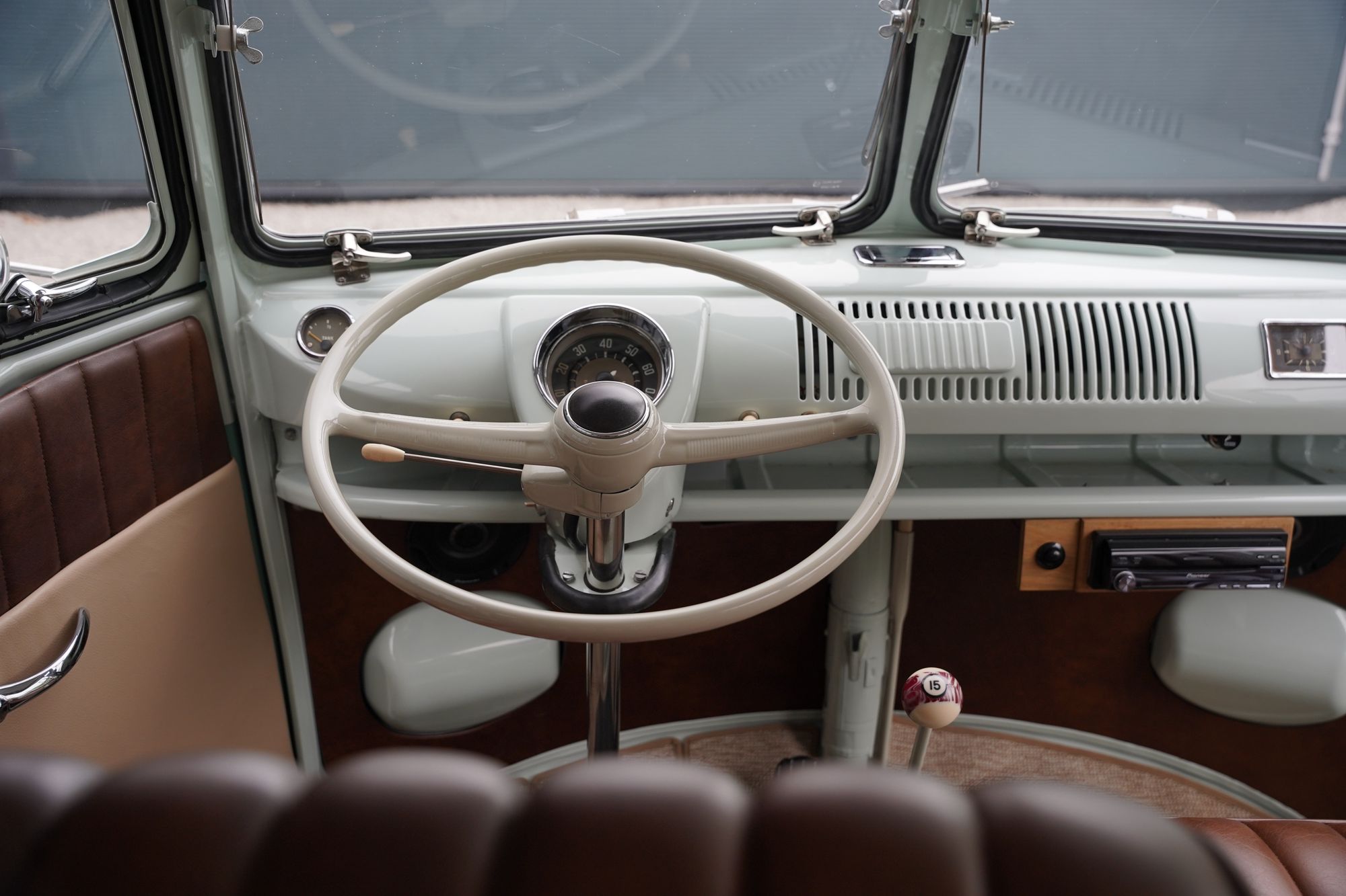 1962 Volkswagen Type 2 T1 15-Window Splitscreen Deluxe