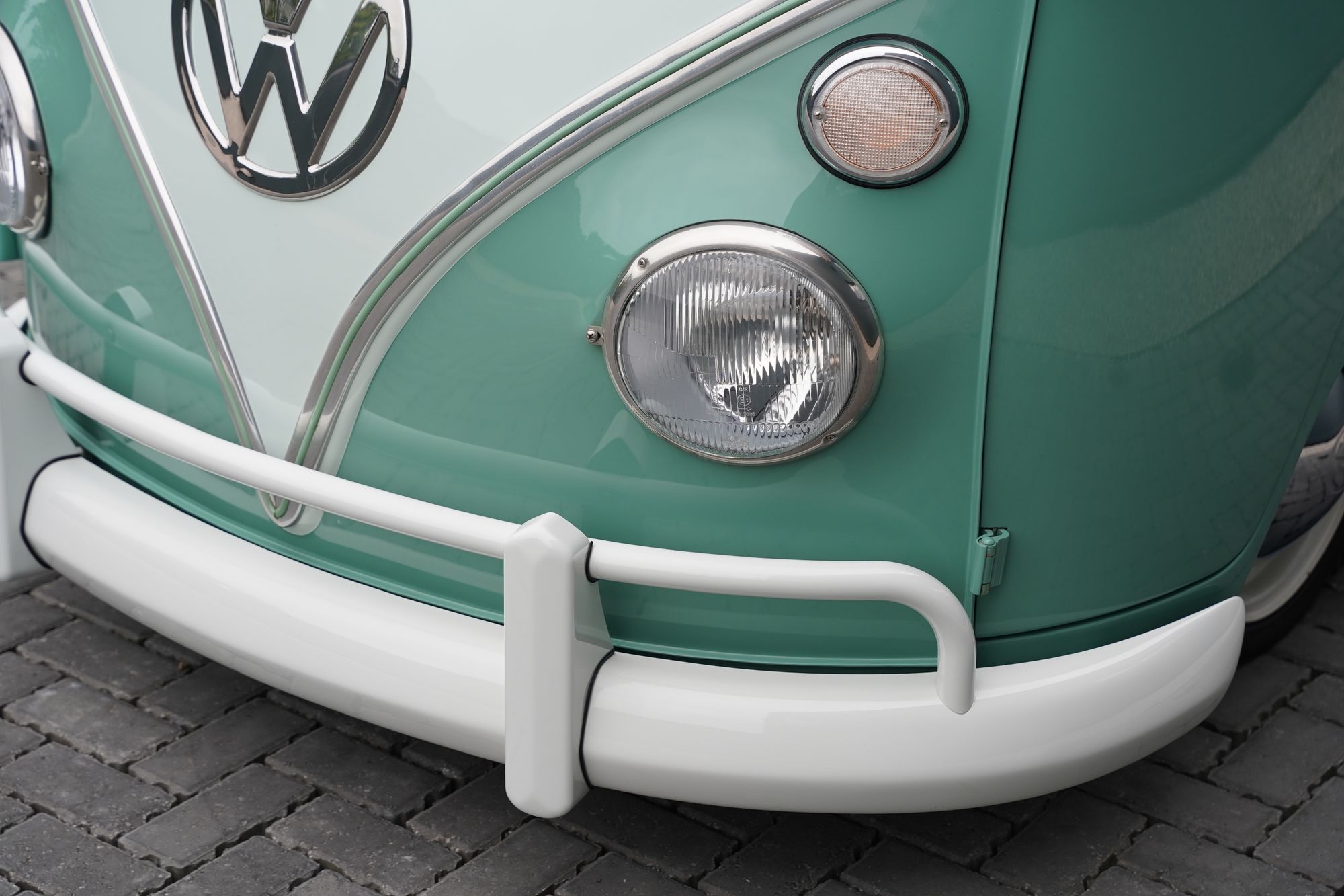 1962 Volkswagen Type 2 T1 15-Window Splitscreen Deluxe