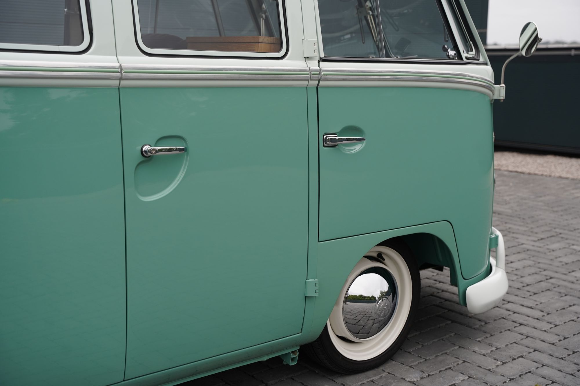 1962 Volkswagen Type 2 T1 15-Window Splitscreen Deluxe