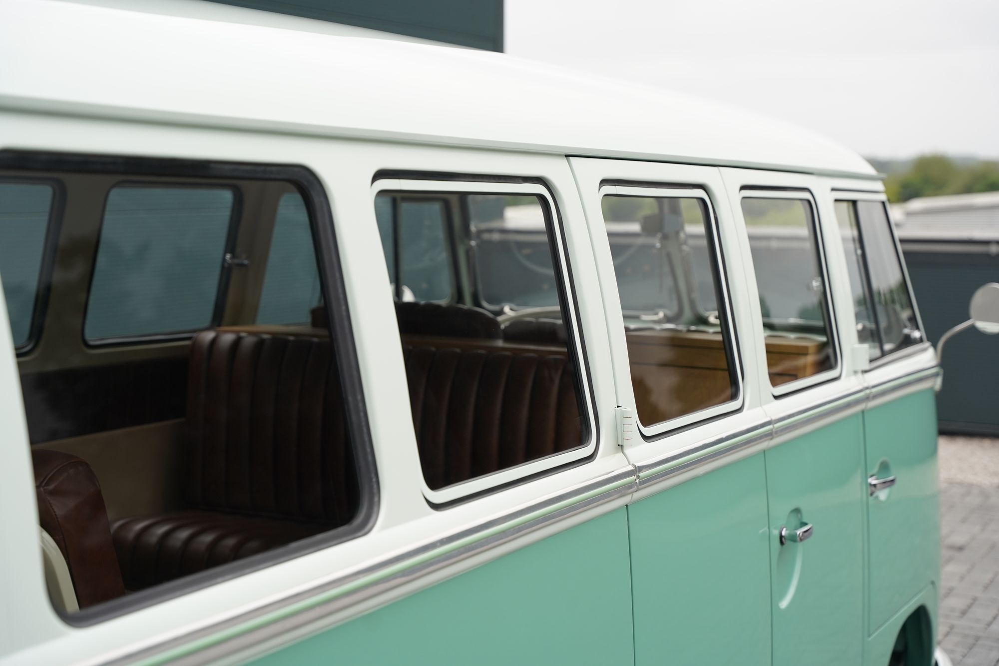 1962 Volkswagen Type 2 T1 15-Window Splitscreen Deluxe