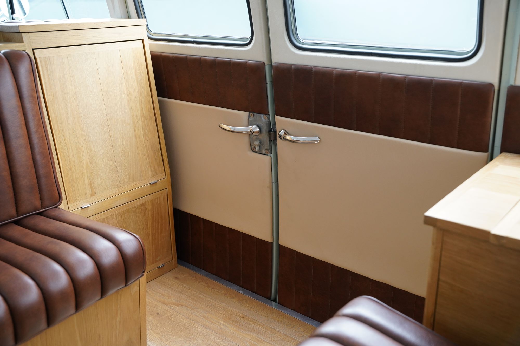 1962 Volkswagen Type 2 T1 15-Window Splitscreen Deluxe