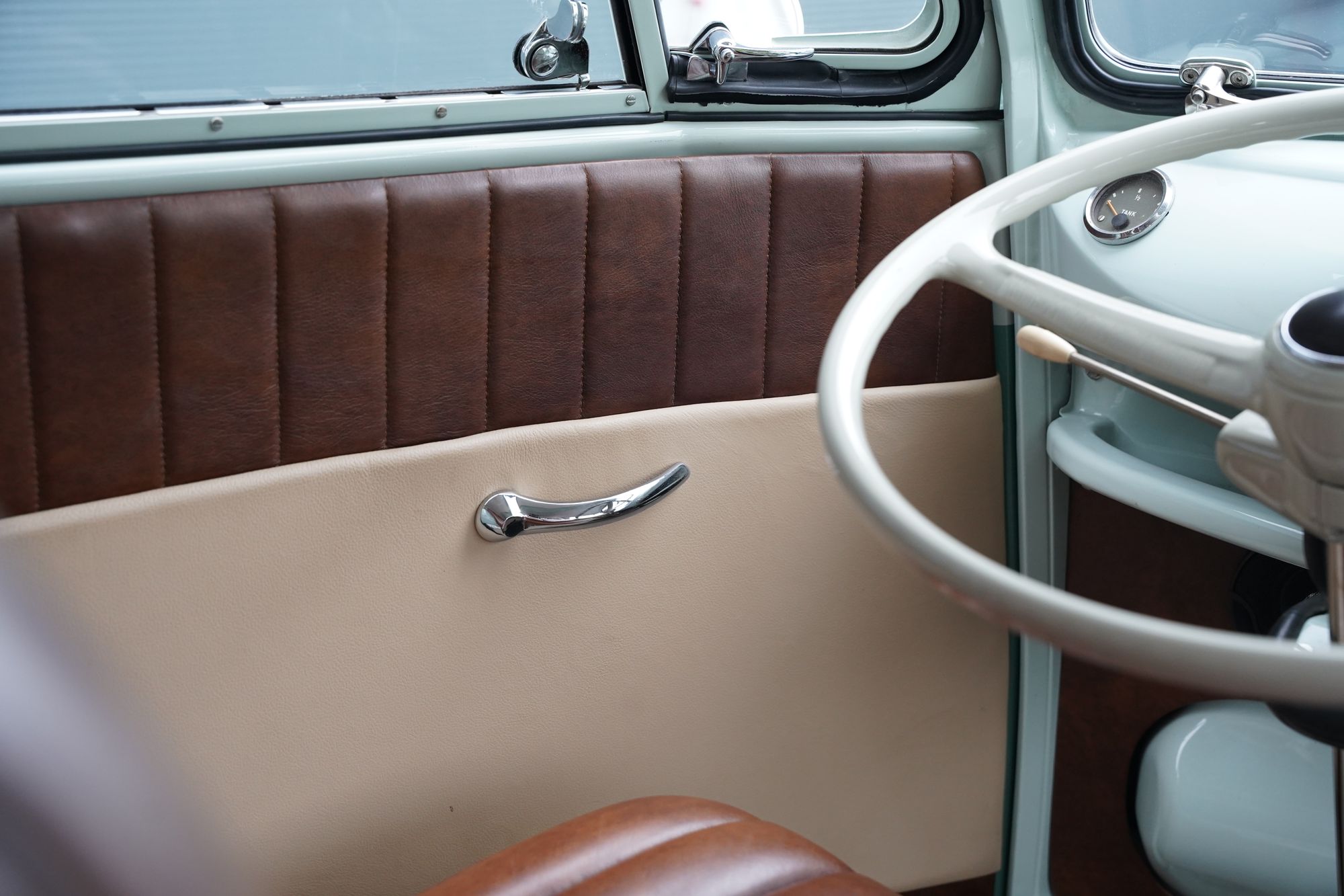 1962 Volkswagen Type 2 T1 15-Window Splitscreen Deluxe