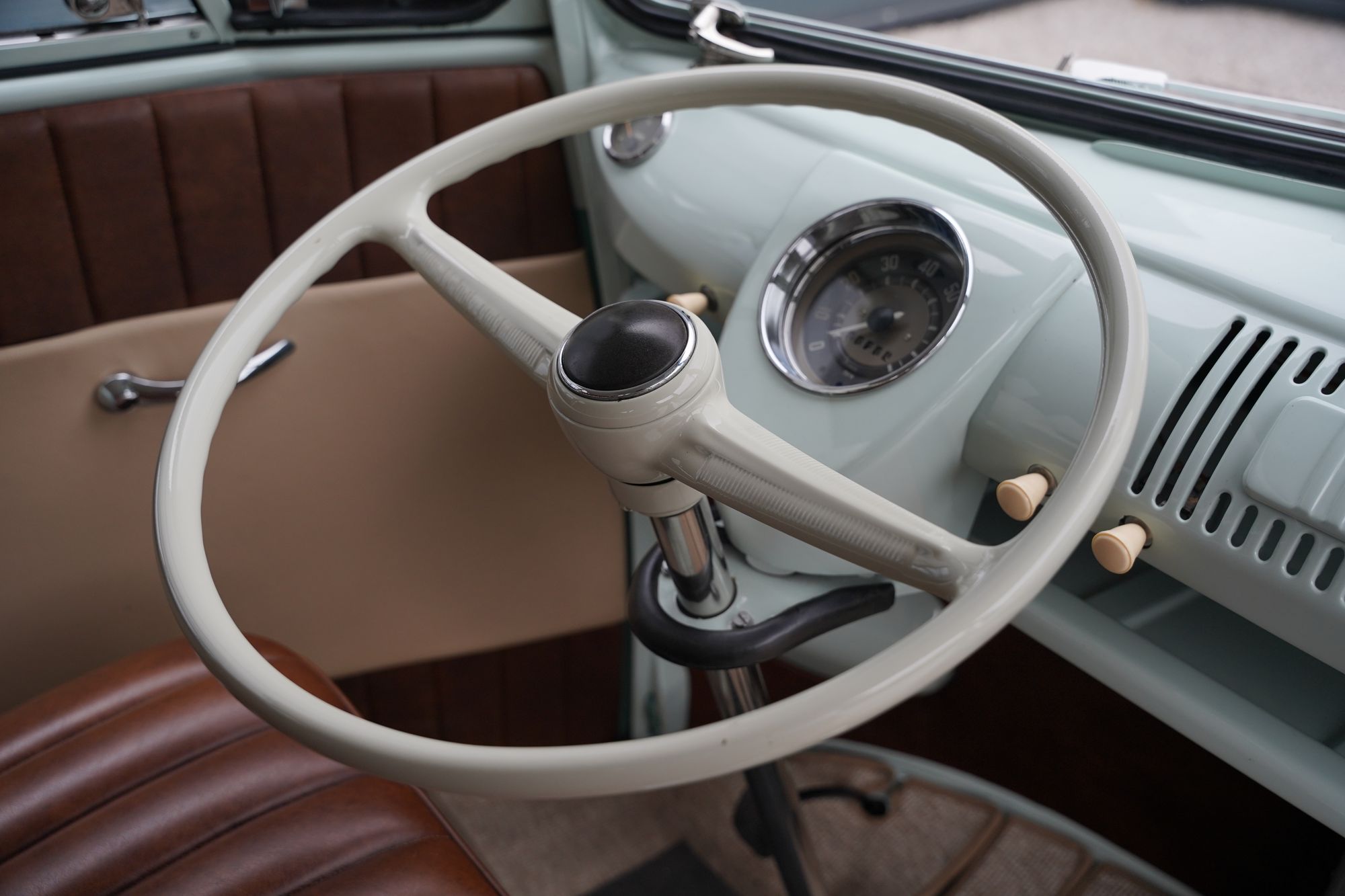 1962 Volkswagen Type 2 T1 15-Window Splitscreen Deluxe