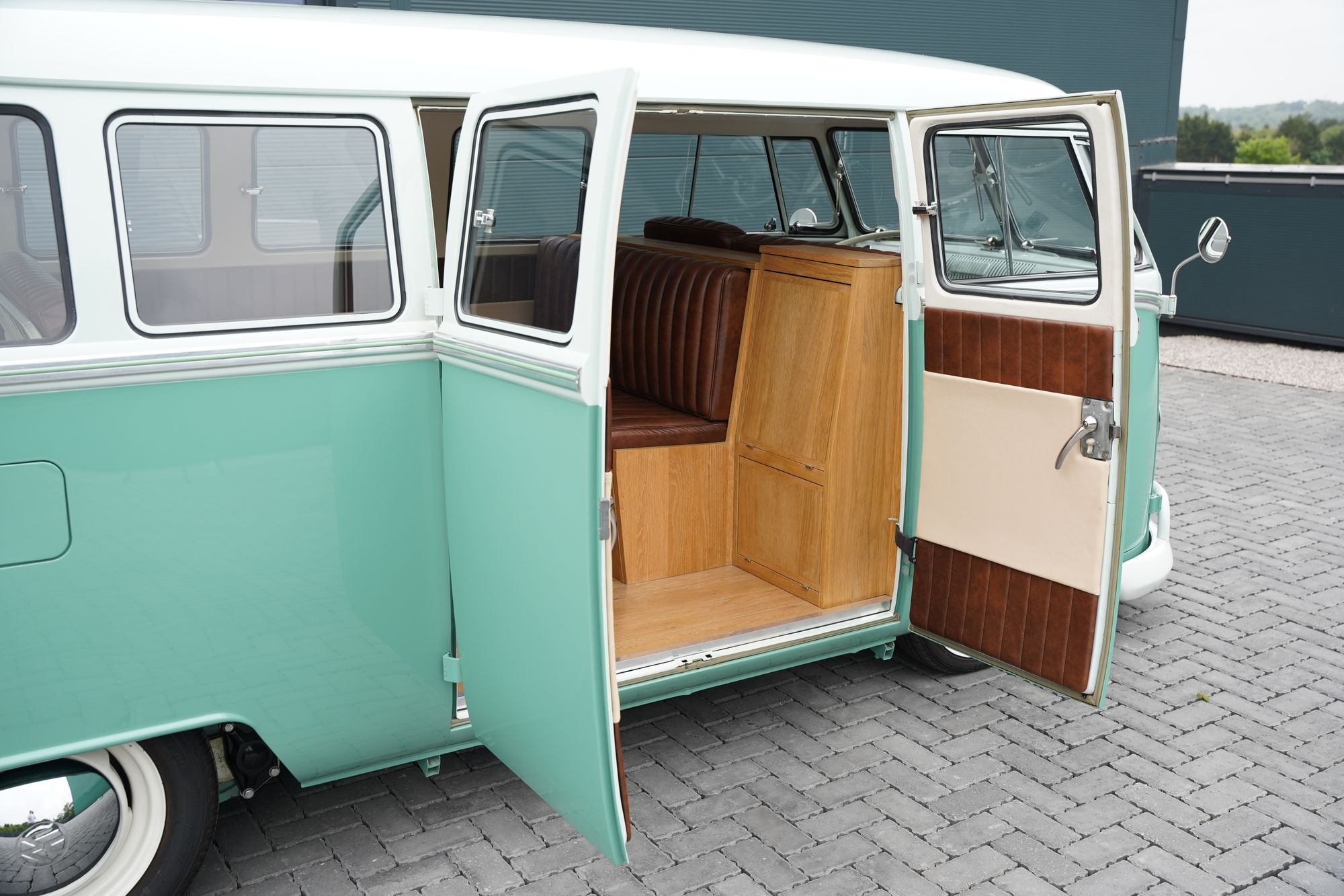 1962 Volkswagen Type 2 T1 15-Window Splitscreen Deluxe