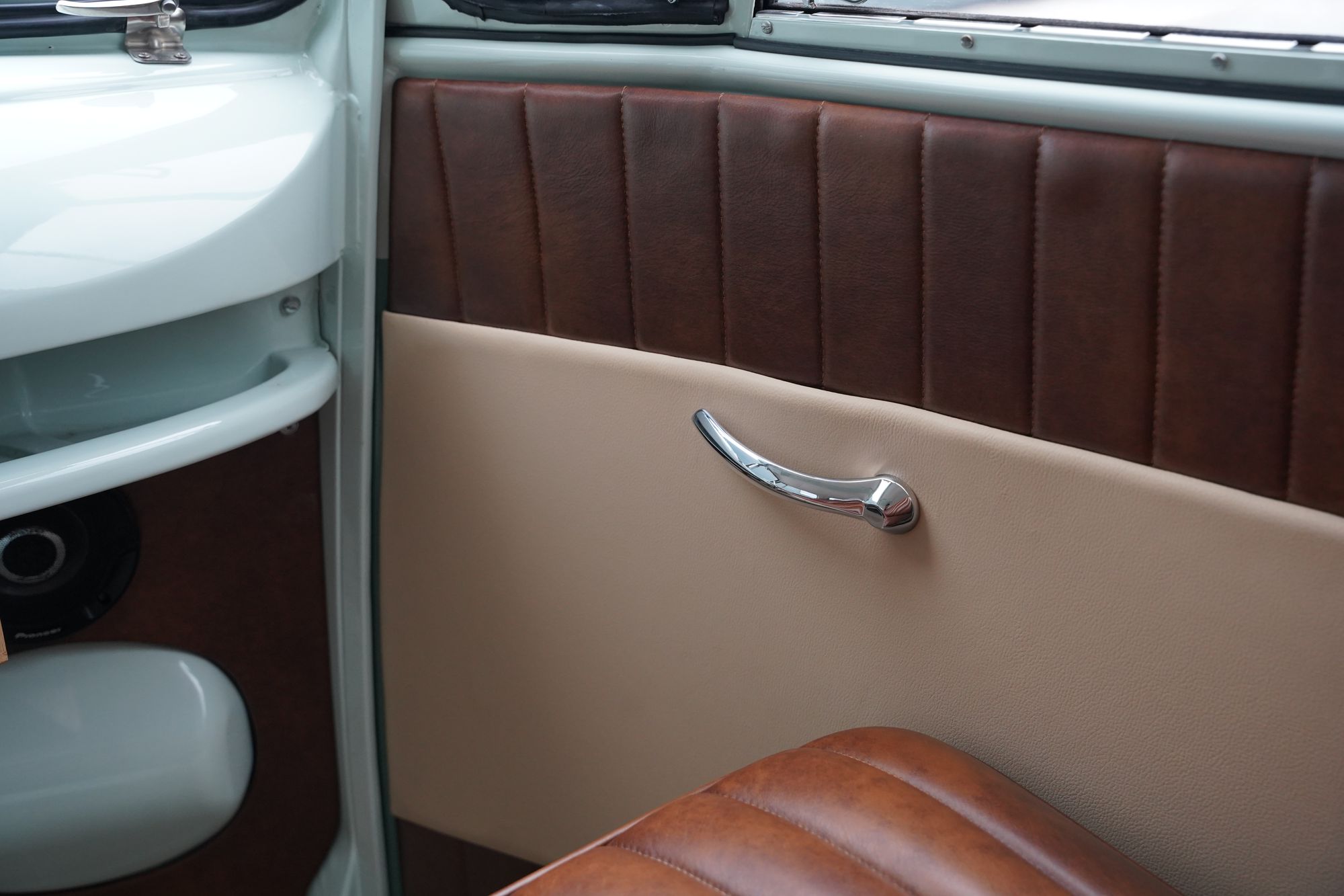 1962 Volkswagen Type 2 T1 15-Window Splitscreen Deluxe
