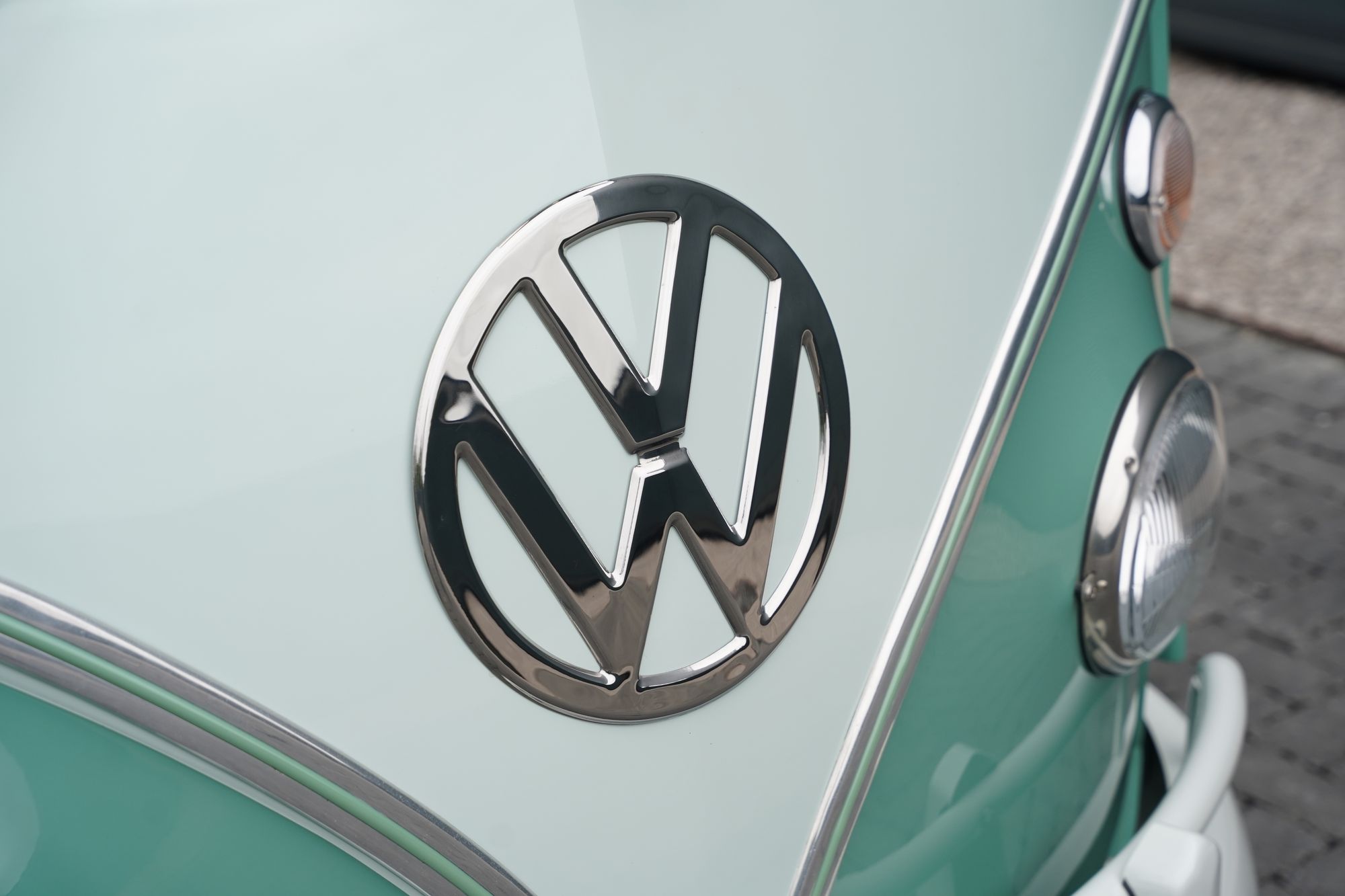 1962 Volkswagen Type 2 T1 15-Window Splitscreen Deluxe