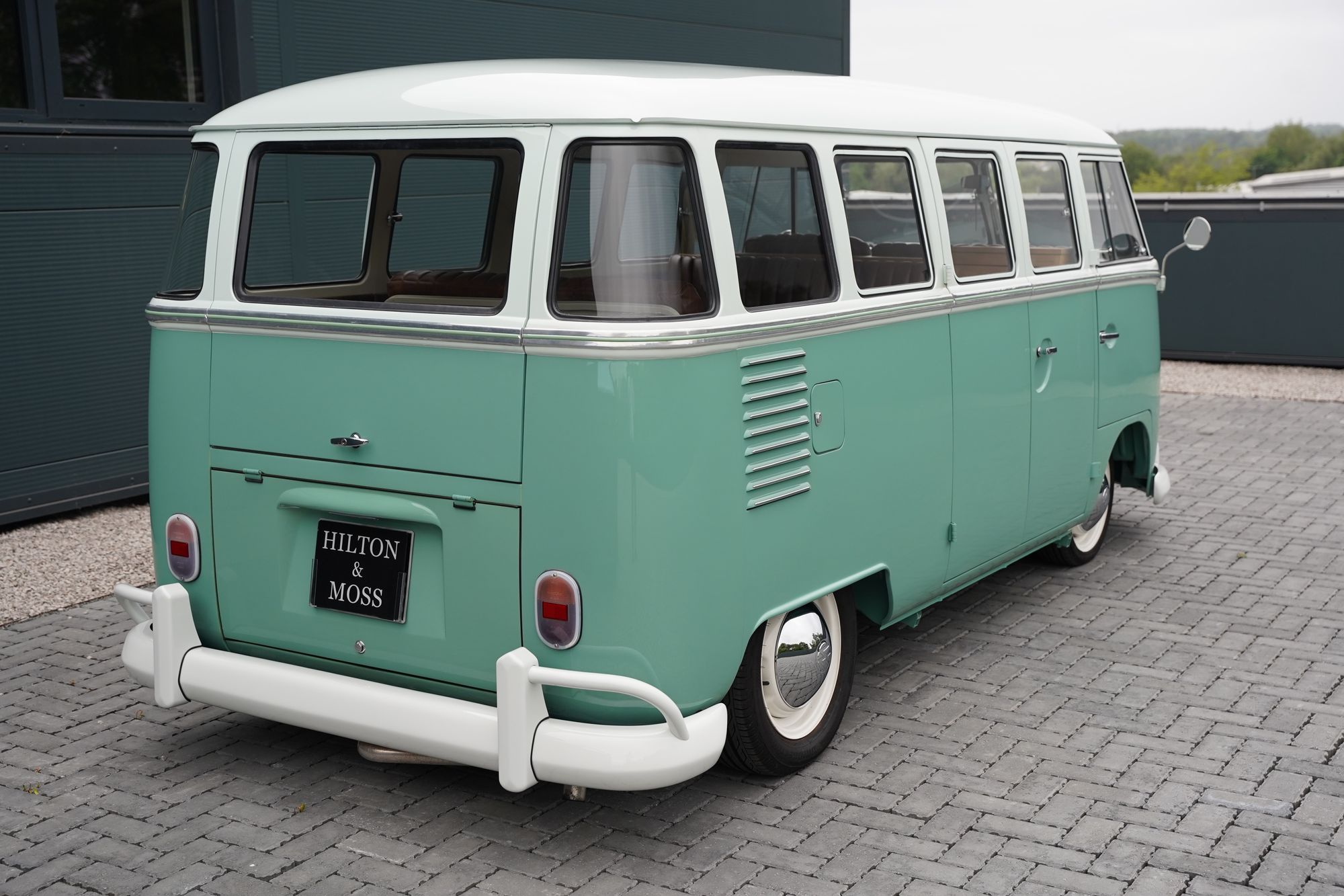 1962 Volkswagen Type 2 T1 15-Window Splitscreen Deluxe