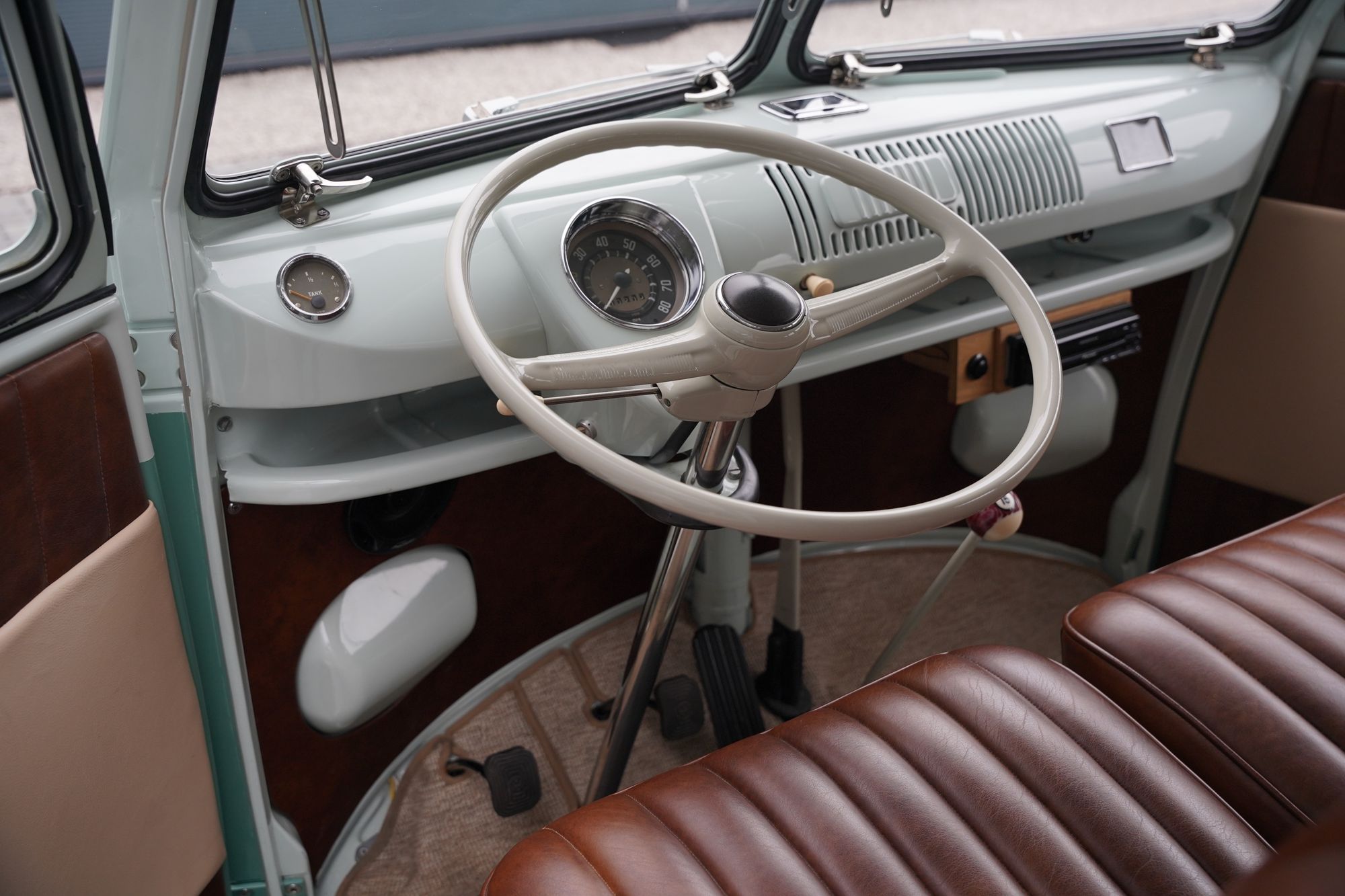 1962 Volkswagen Type 2 T1 15-Window Splitscreen Deluxe