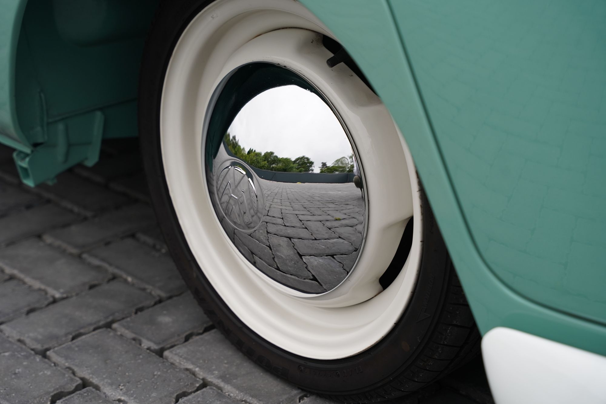 1962 Volkswagen Type 2 T1 15-Window Splitscreen Deluxe