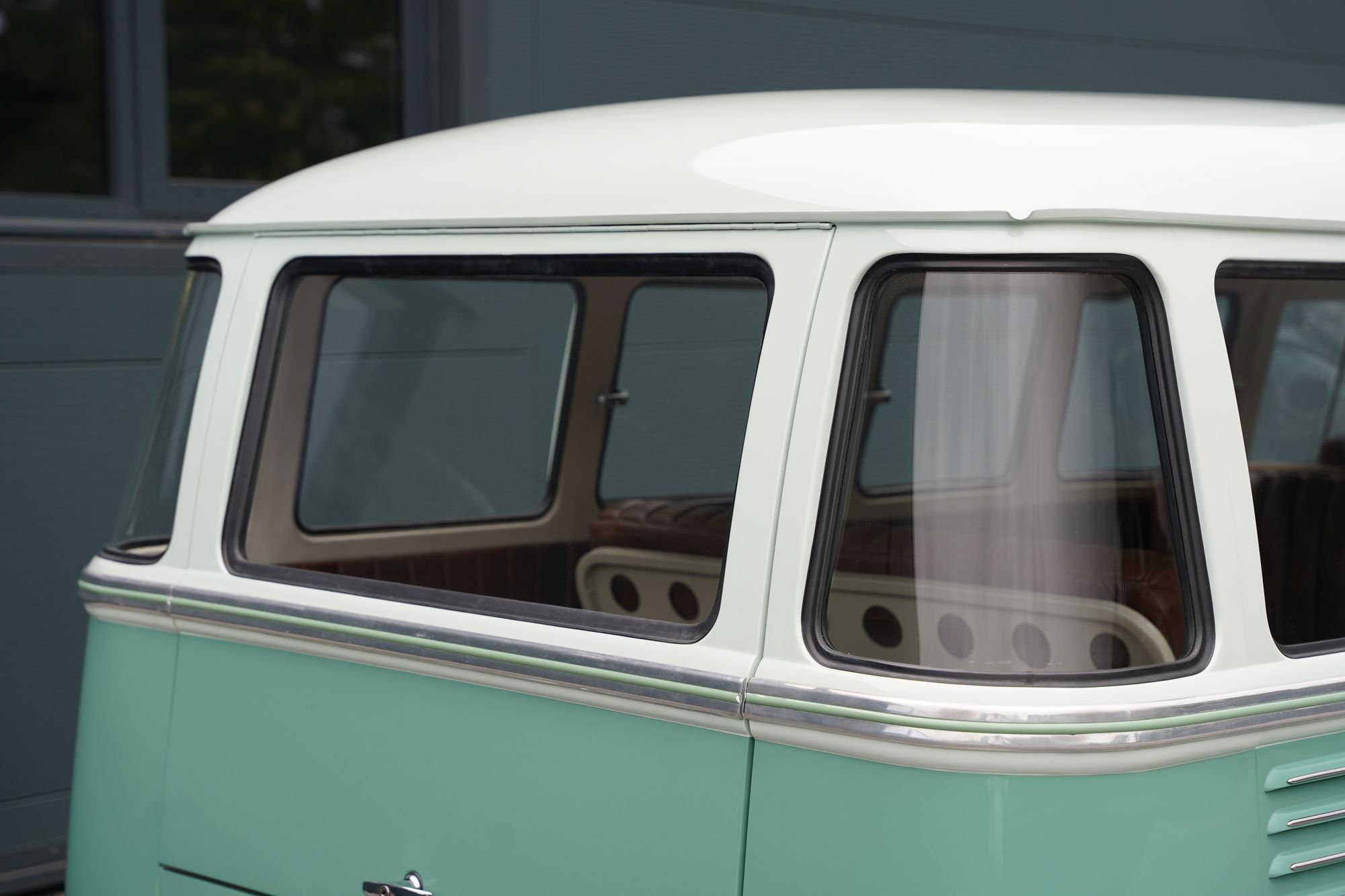 1962 Volkswagen Type 2 T1 15-Window Splitscreen Deluxe