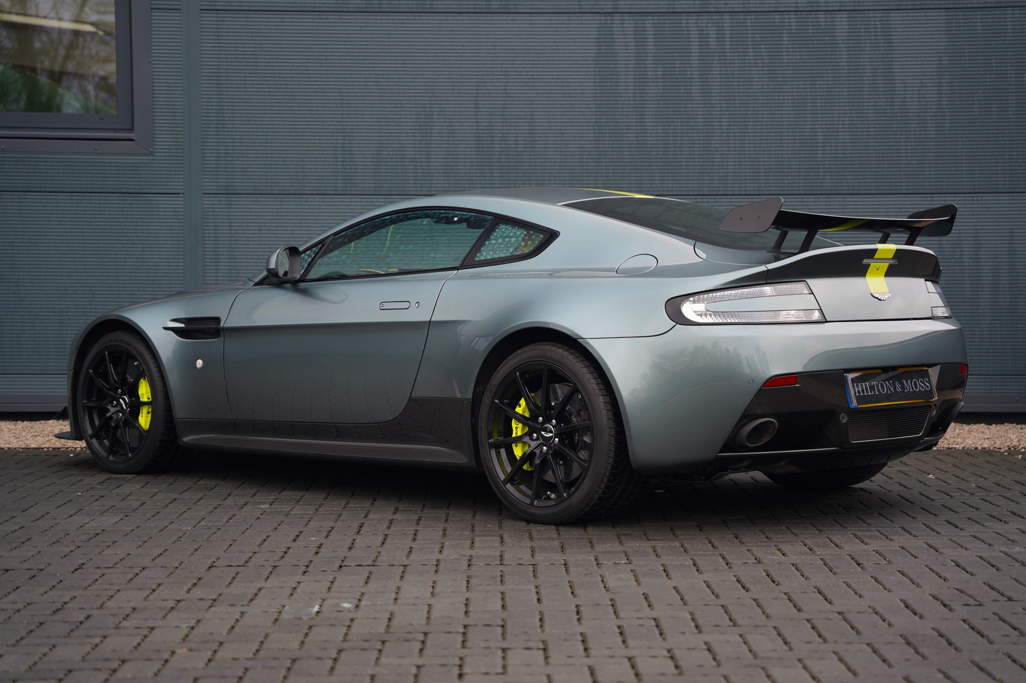 2017 Aston Martin V12 Vantage AM...