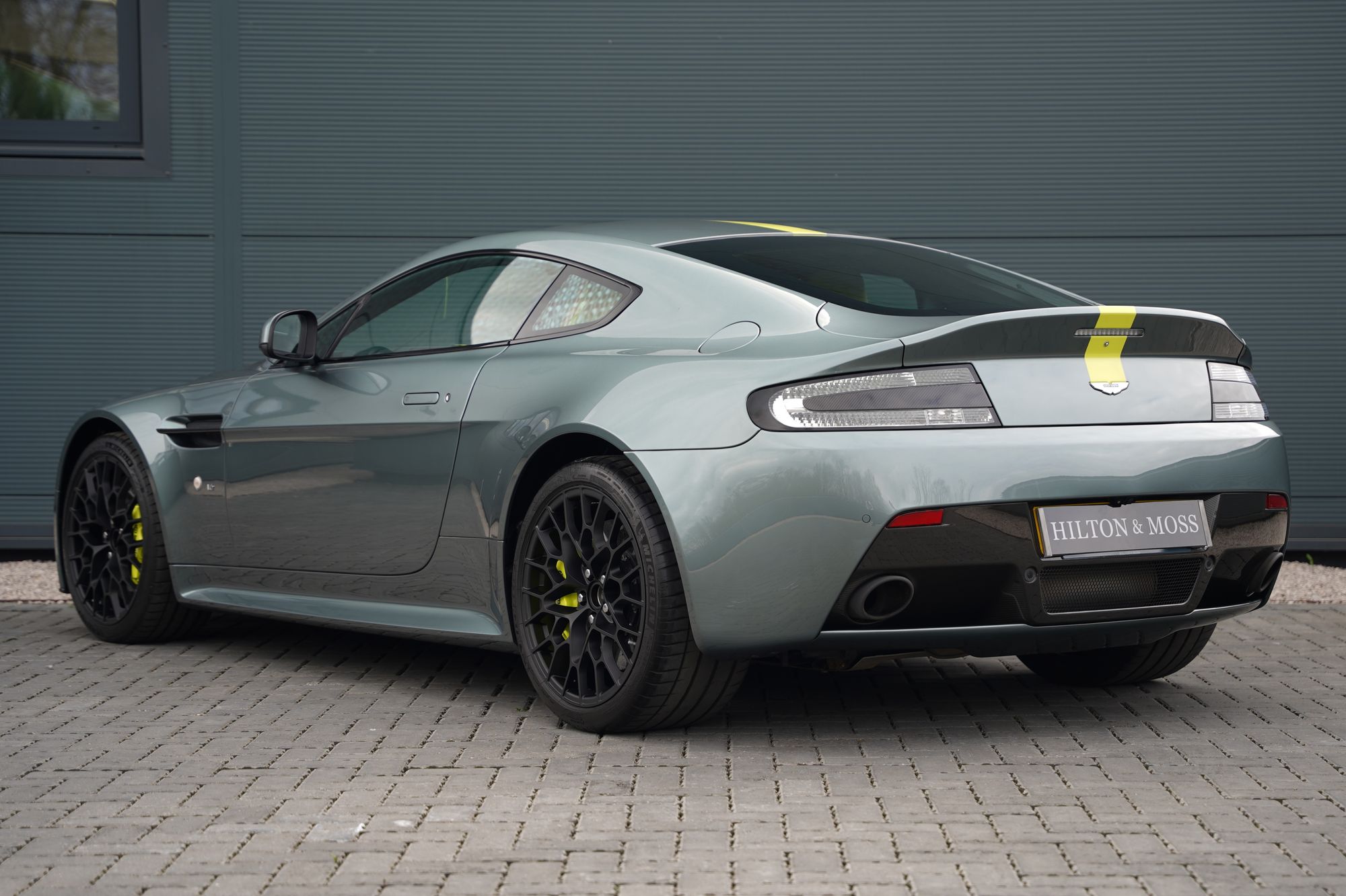 2017 Aston Martin V12 Vantage AM...